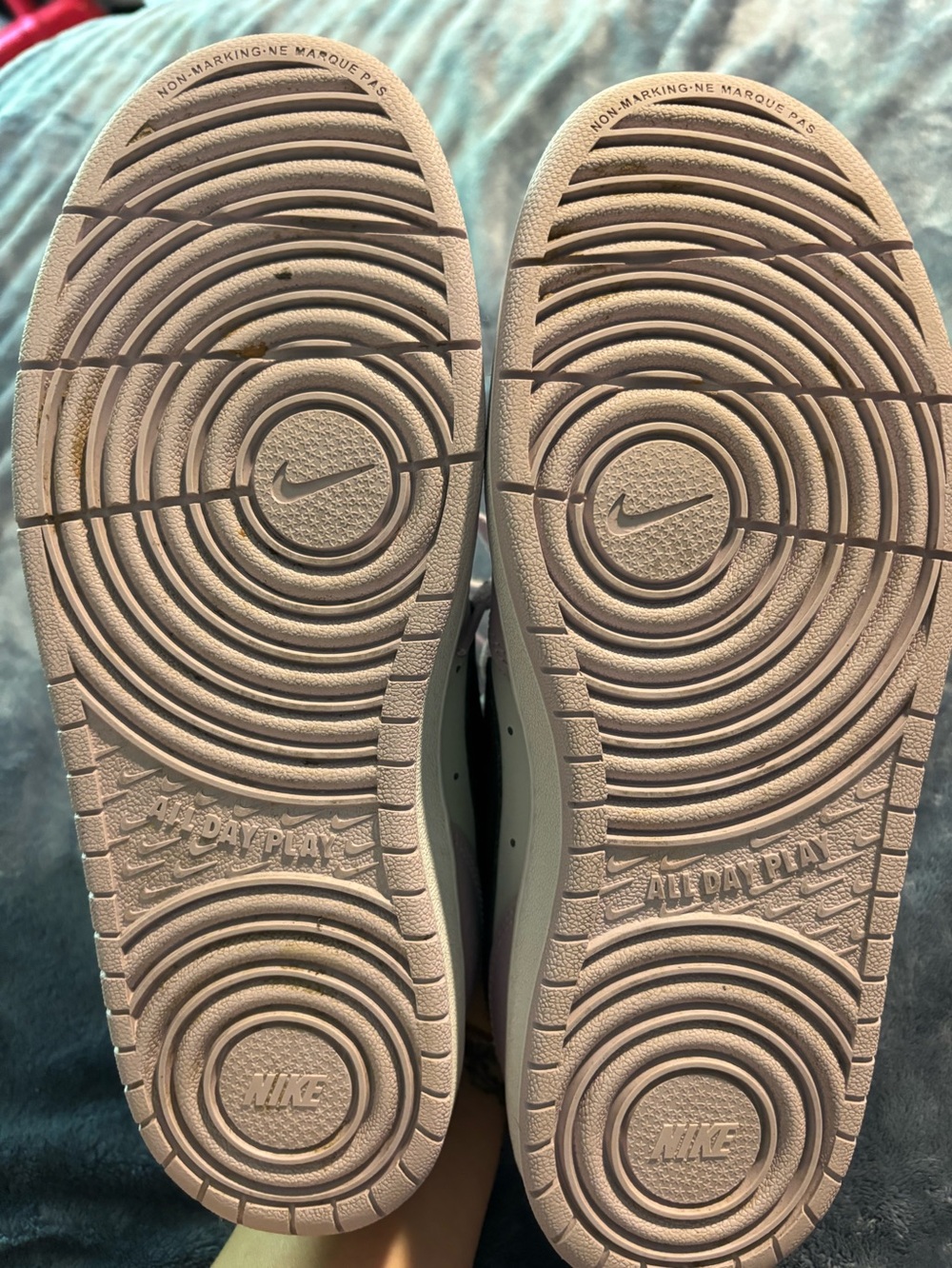 Nike Court - Picture 2 of 7